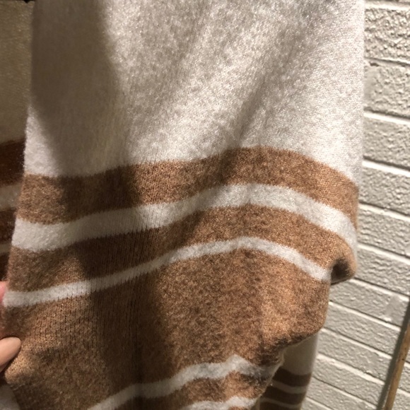 Duster - Picture 3 of 4